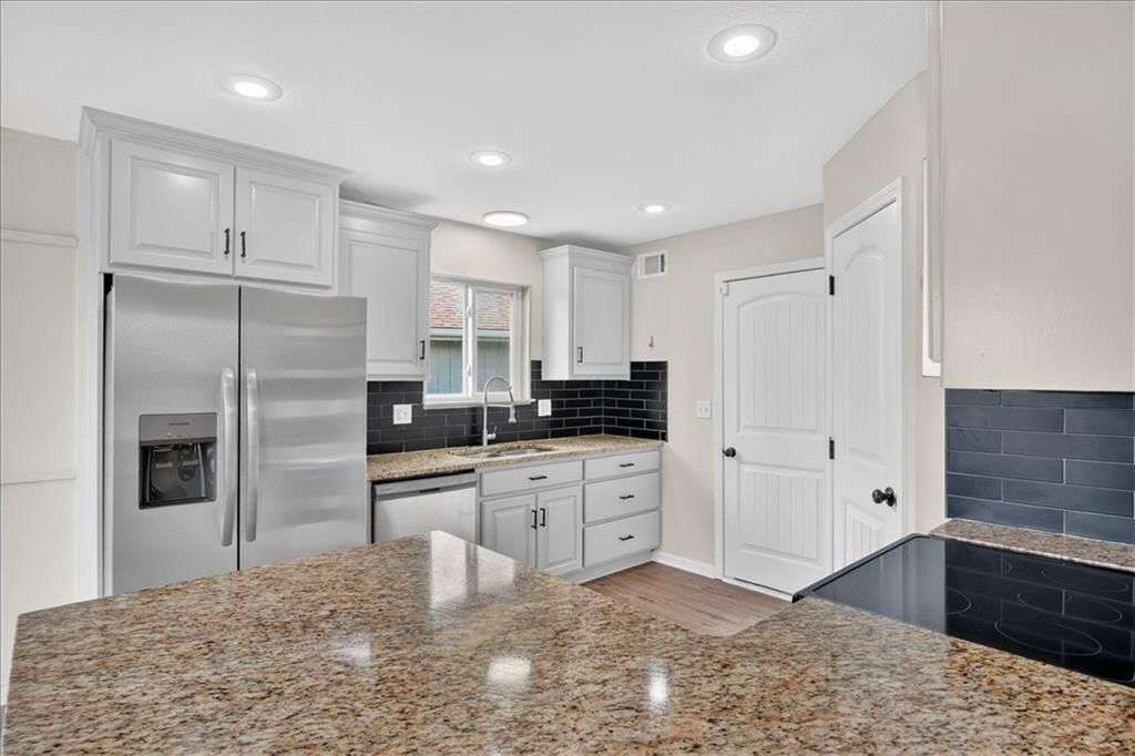 4726 Chester Avenue — photo 3