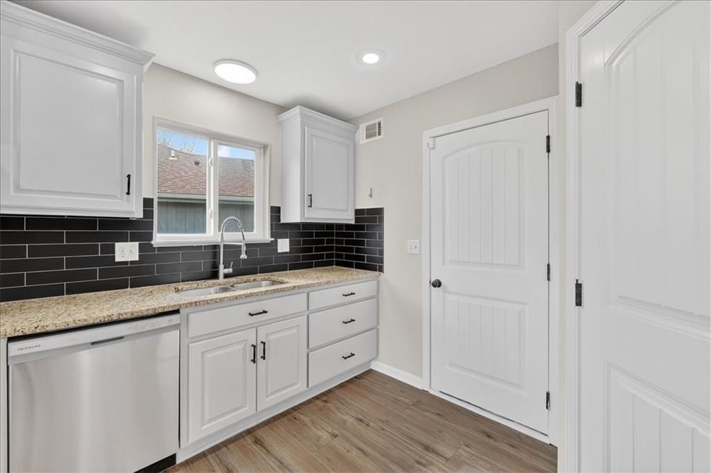 4726 Chester Avenue — photo 5