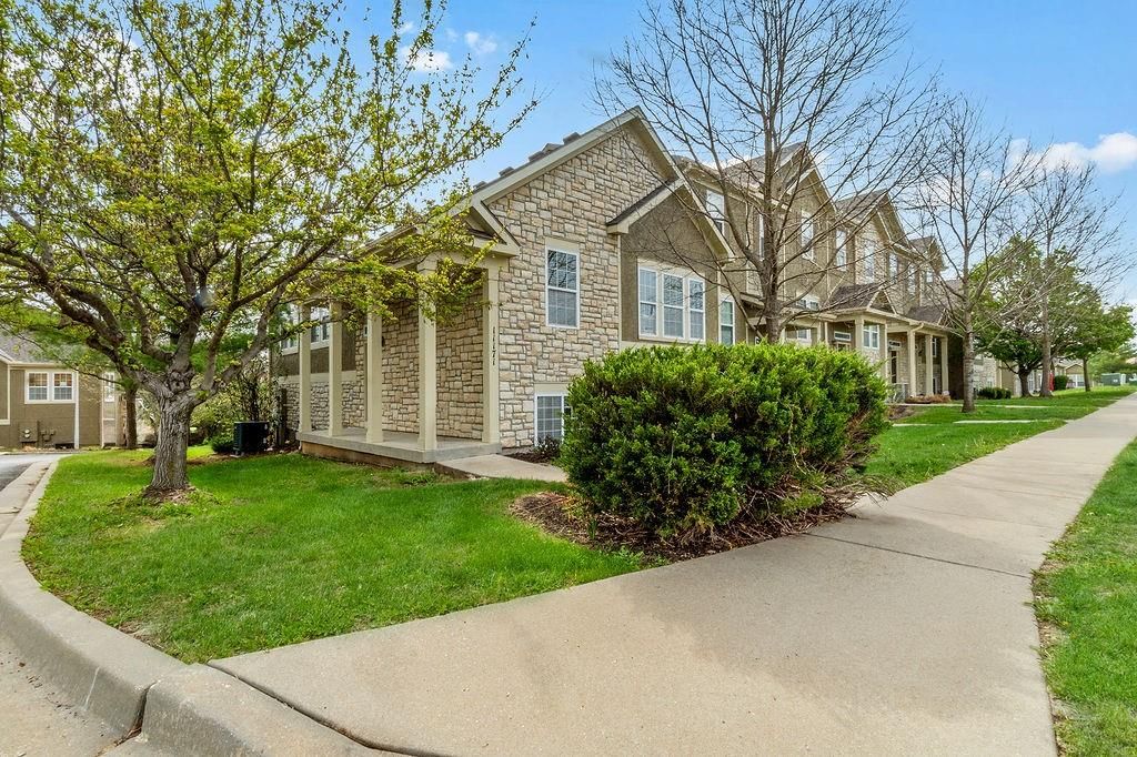 11171 S Woodsonia Drive, Olathe, KS