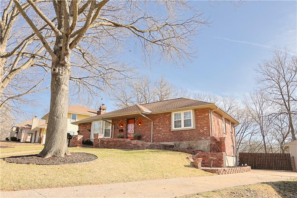 6913 Englewood Avenue — photo 2