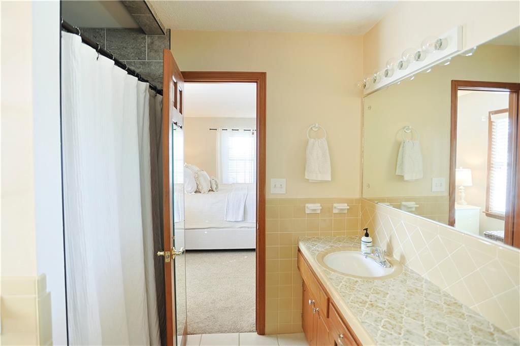 6913 Englewood Avenue — photo 32