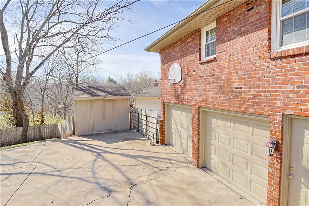 6913 Englewood Avenue — photo 49