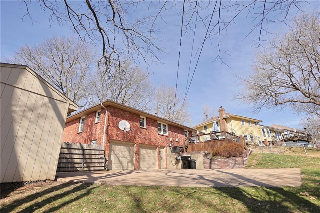 6913 Englewood Avenue — photo 53
