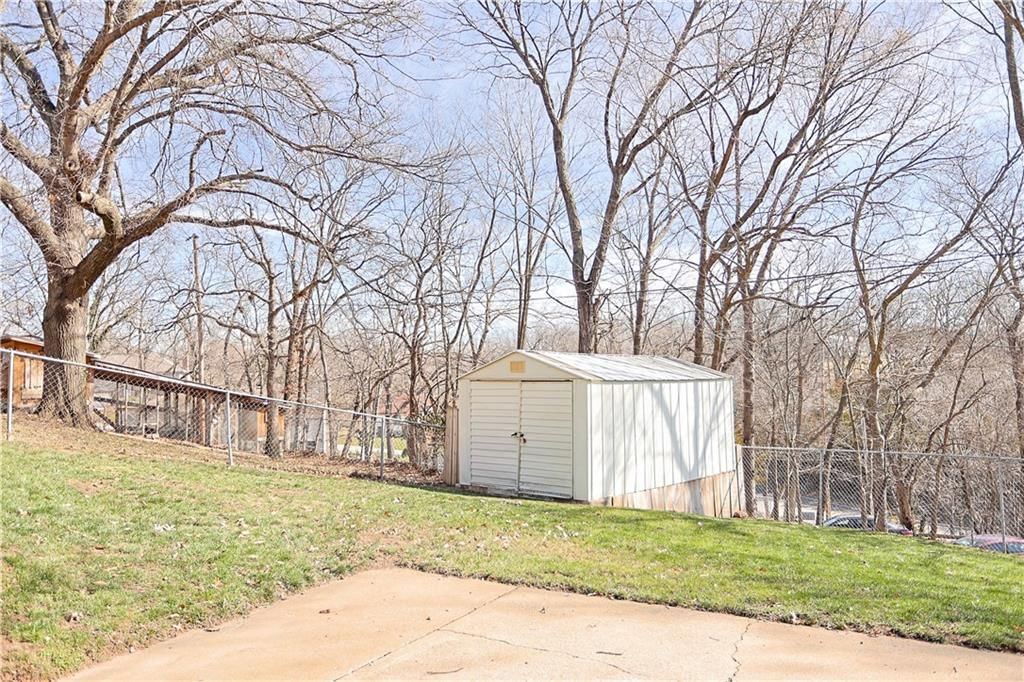 6913 Englewood Avenue — photo 55