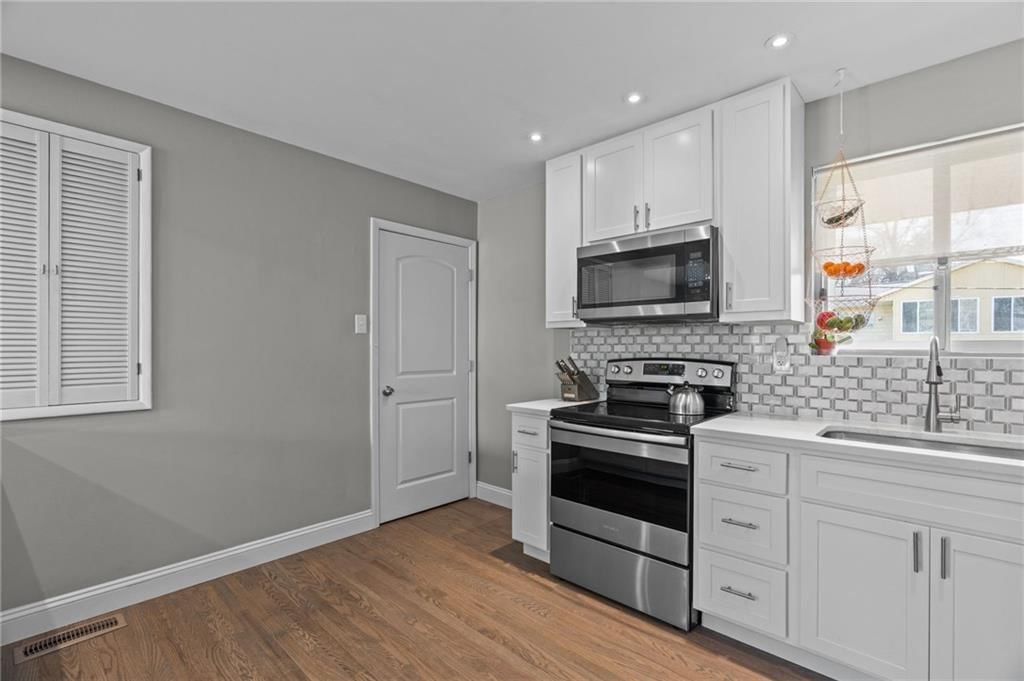 3946 colony gardens Drive — photo 17