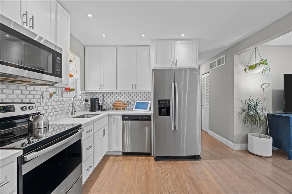 3946 colony gardens Drive — photo 21