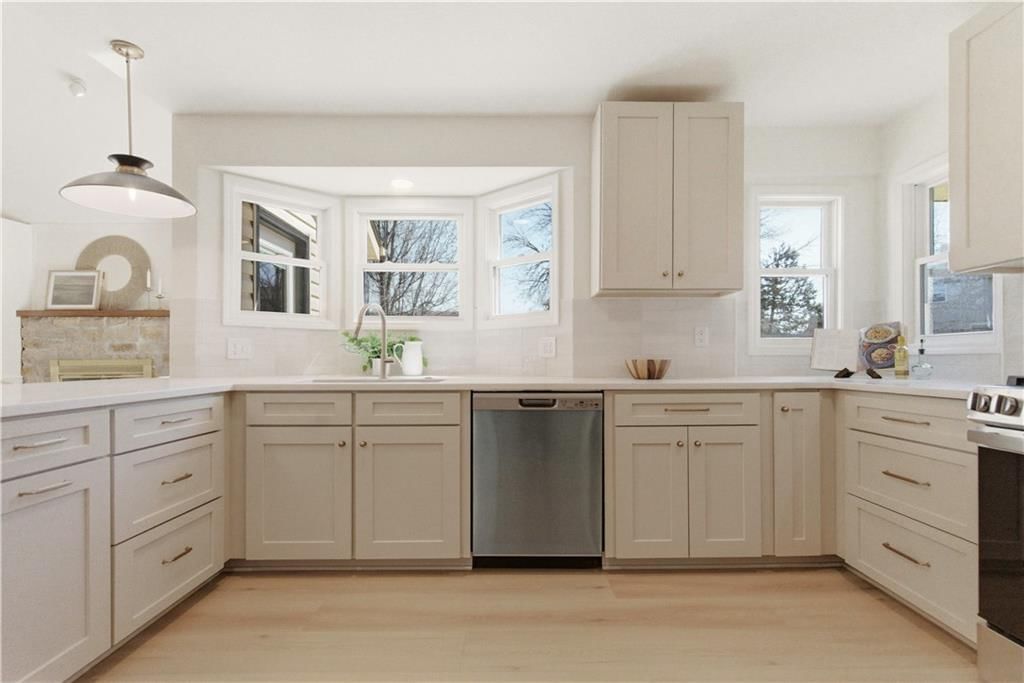 8338 Knox Street — photo 7