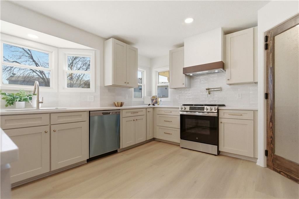8338 Knox Street — photo 8