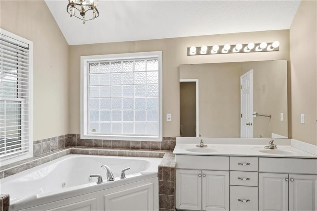 11319 N Holly Street — photo 13