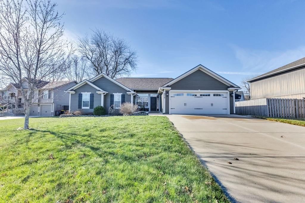 919 E 8th Circle, Kearney, MO