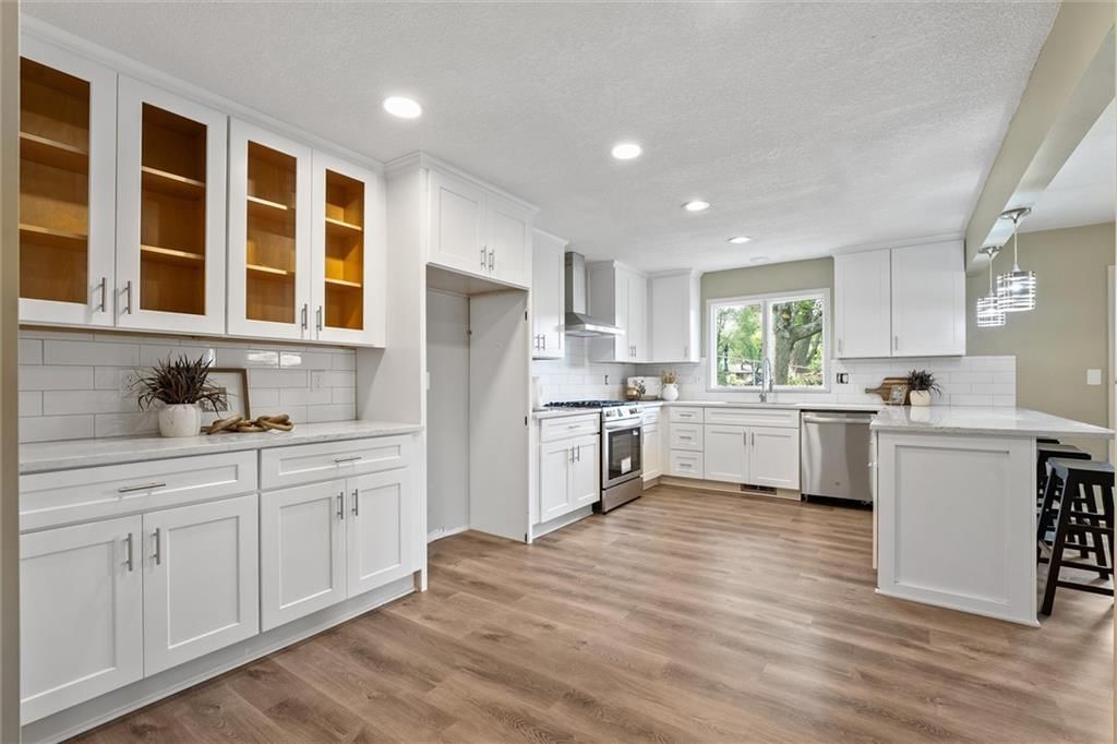 7809 NW Scenic Drive — photo 8