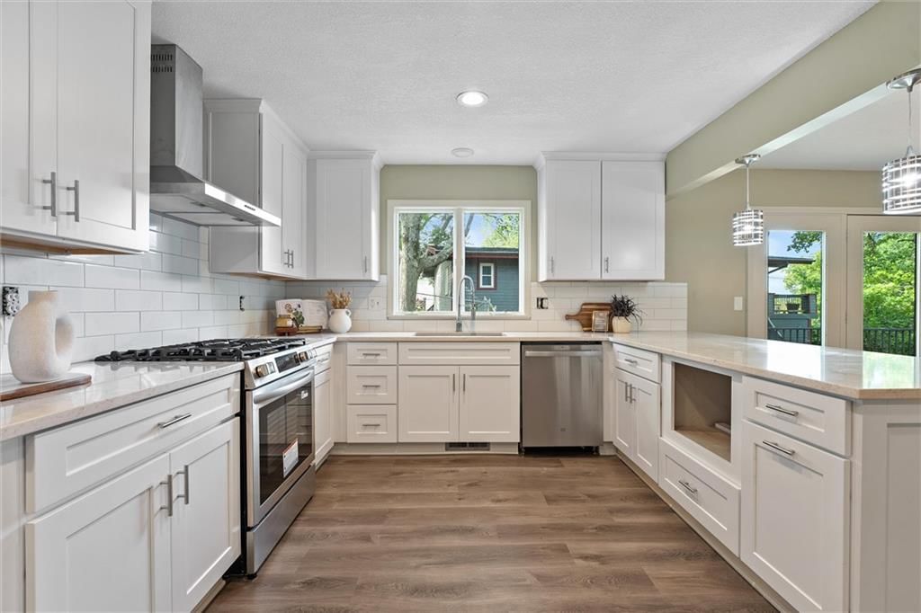 7809 NW Scenic Drive — photo 9