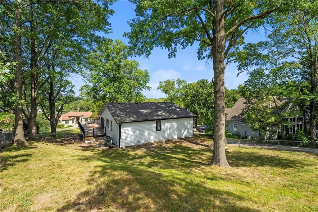 7809 NW Scenic Drive — photo 31
