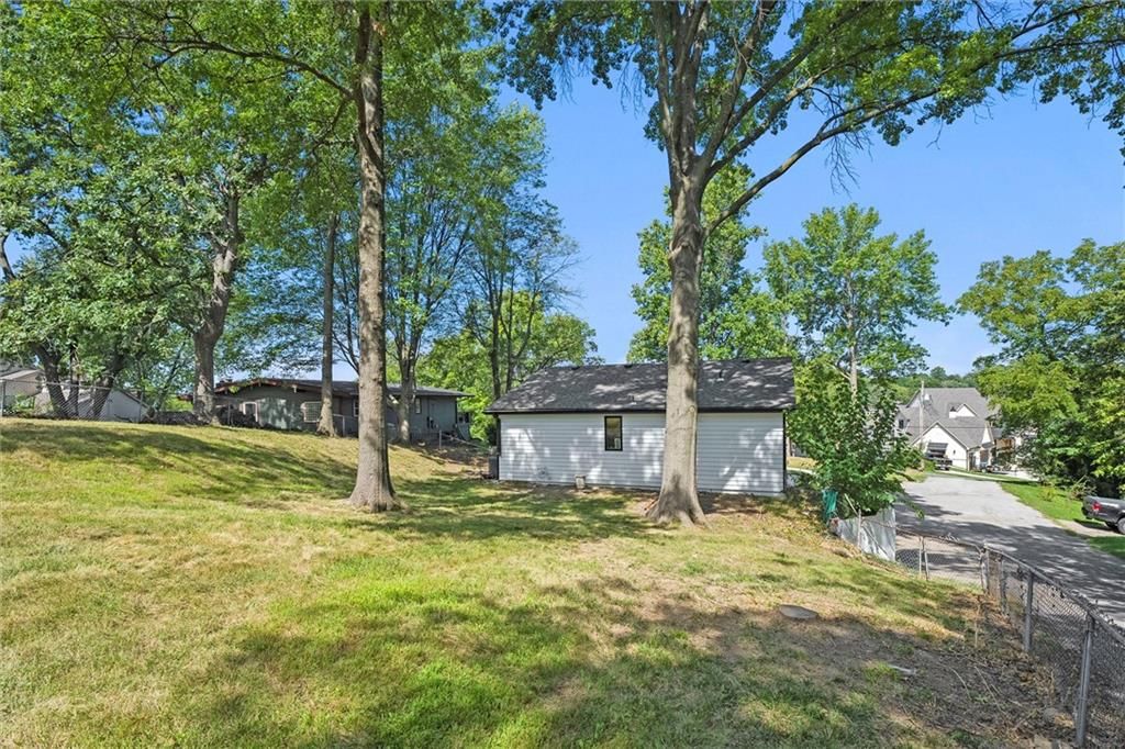 7809 NW Scenic Drive — photo 32