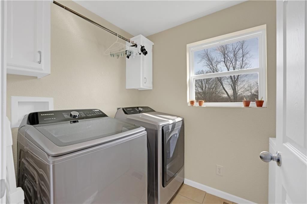 705 N Adams Avenue — photo 32