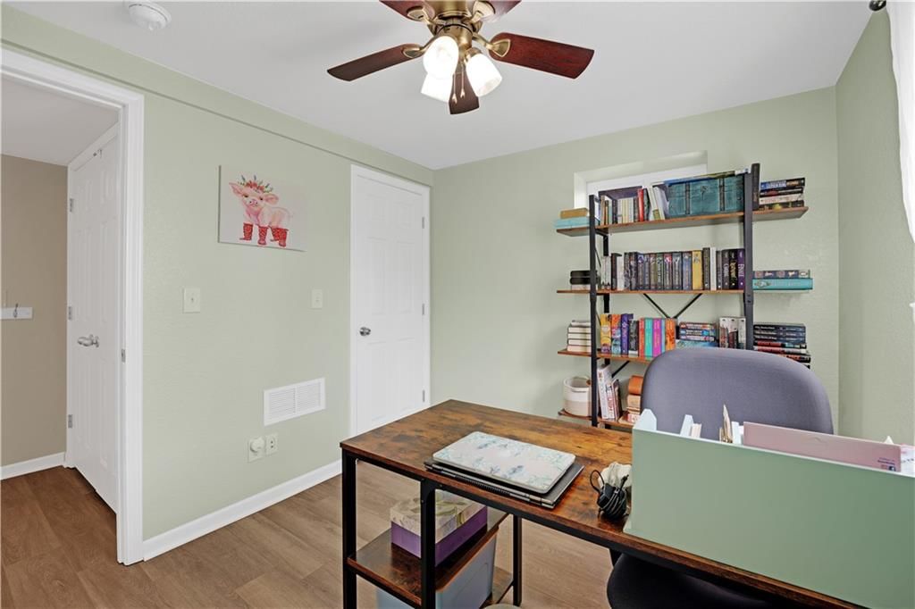 705 N Adams Avenue — photo 38