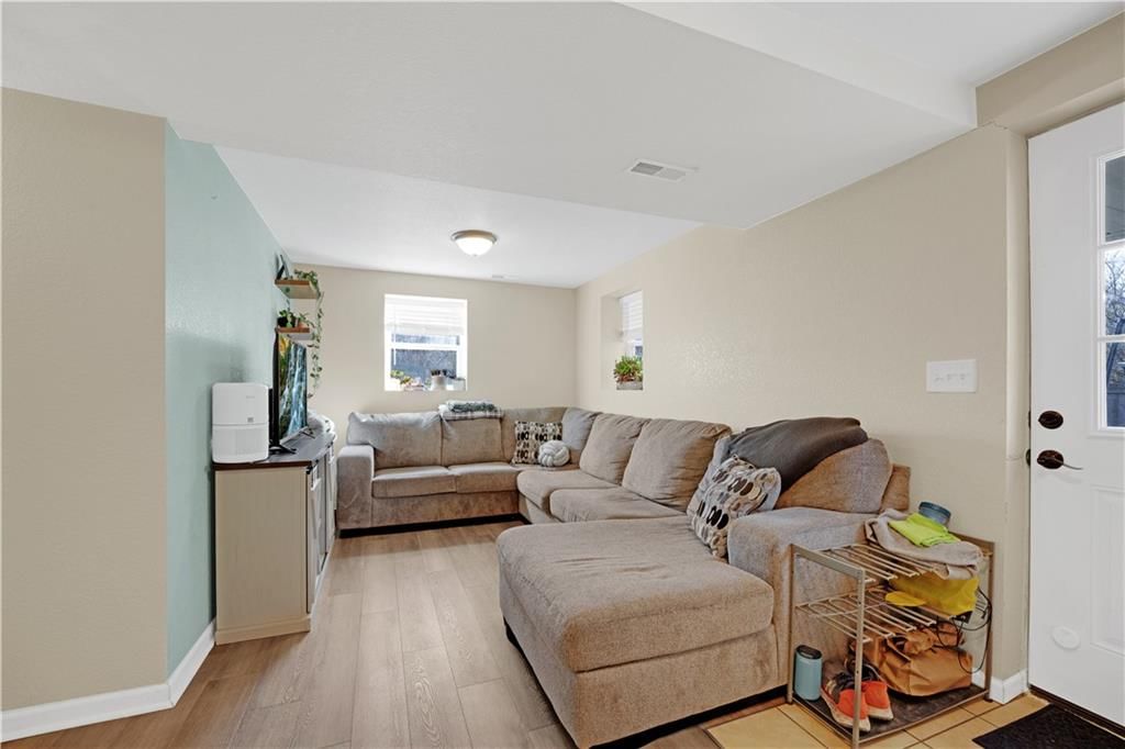 705 N Adams Avenue — photo 45