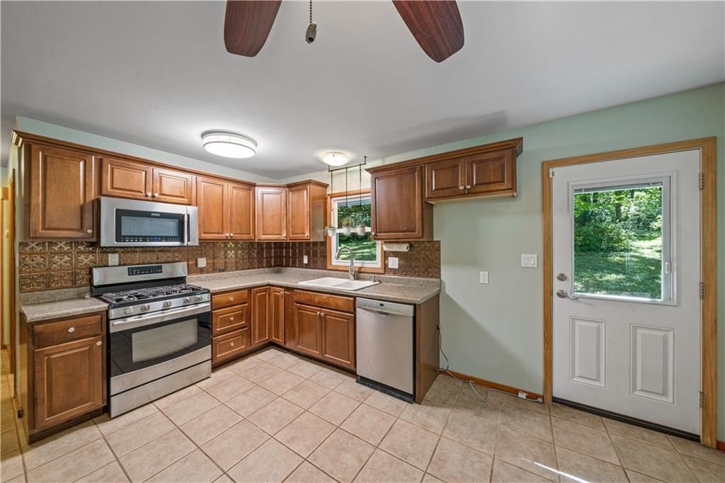5903 Walnut Creek Drive — photo 9