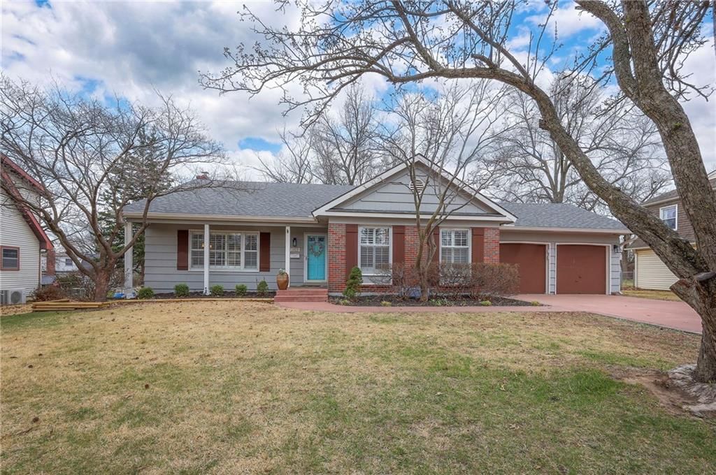 8609 W 89th Street, Overland Park, KS