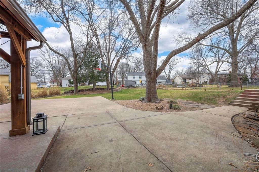 8609 W 89th Street — photo 28