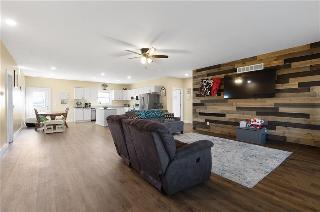 2710 NE CC Highway — photo 4