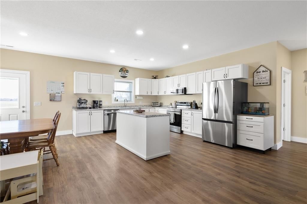 2710 NE CC Highway — photo 8