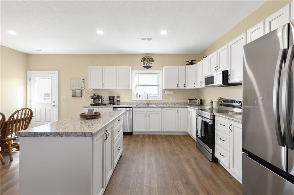 2710 NE CC Highway — photo 9
