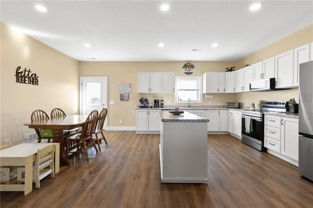 2710 NE CC Highway — photo 15