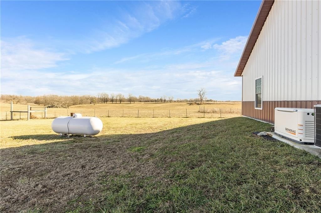 2710 NE CC Highway — photo 33
