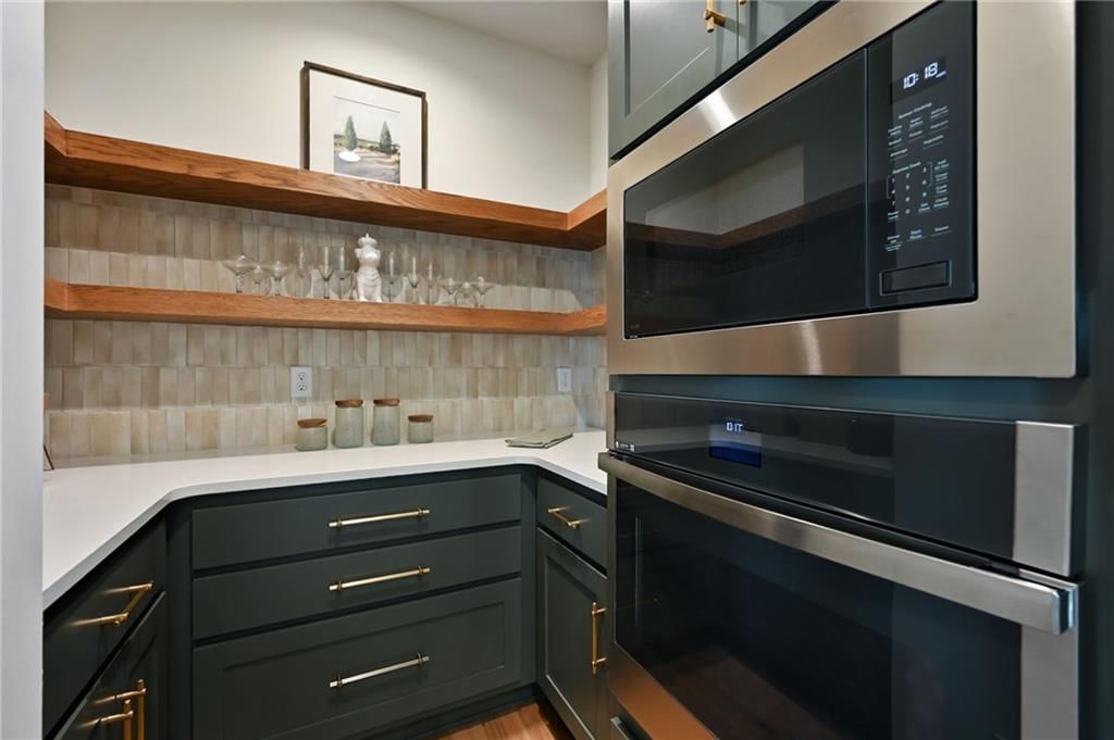 205 NW Lovins Drive — photo 10