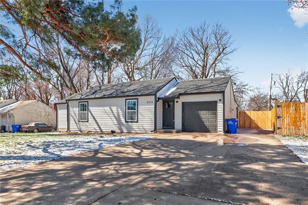 8226 Hadley Street — photo 2