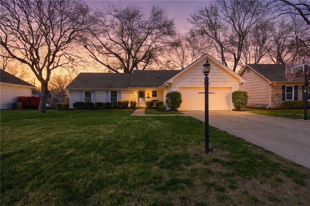 6432 W 101 Street, Overland Park, KS