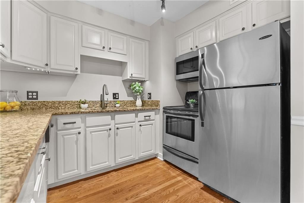 4942 Walnut Street — photo 2