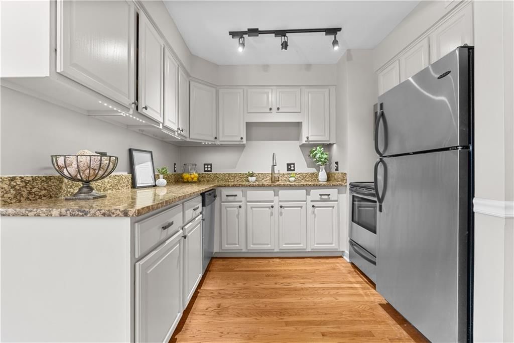 4942 Walnut Street — photo 3