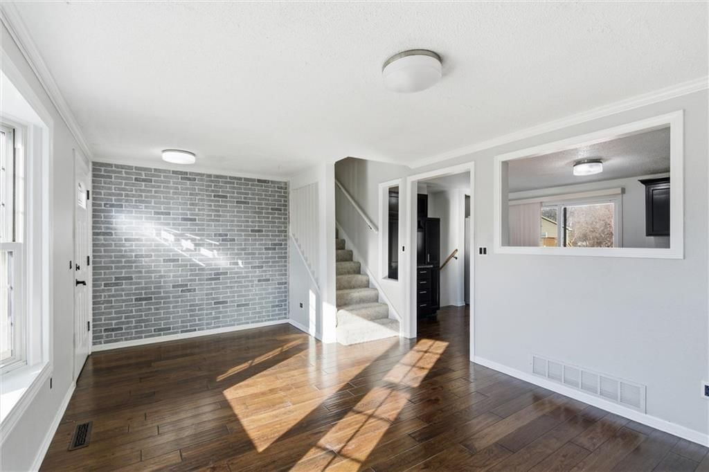 610 E Bristol Lane — photo 8