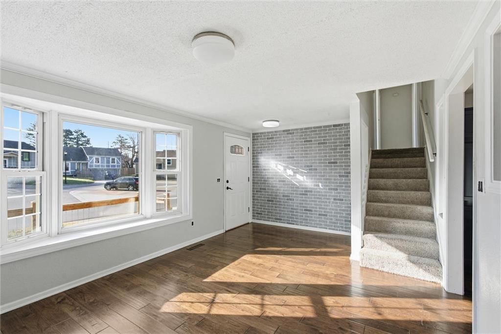 610 E Bristol Lane — photo 9