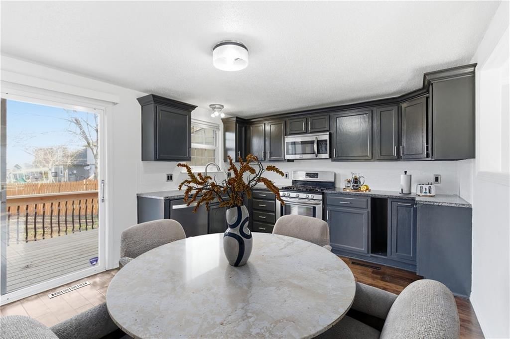 610 E Bristol Lane — photo 10