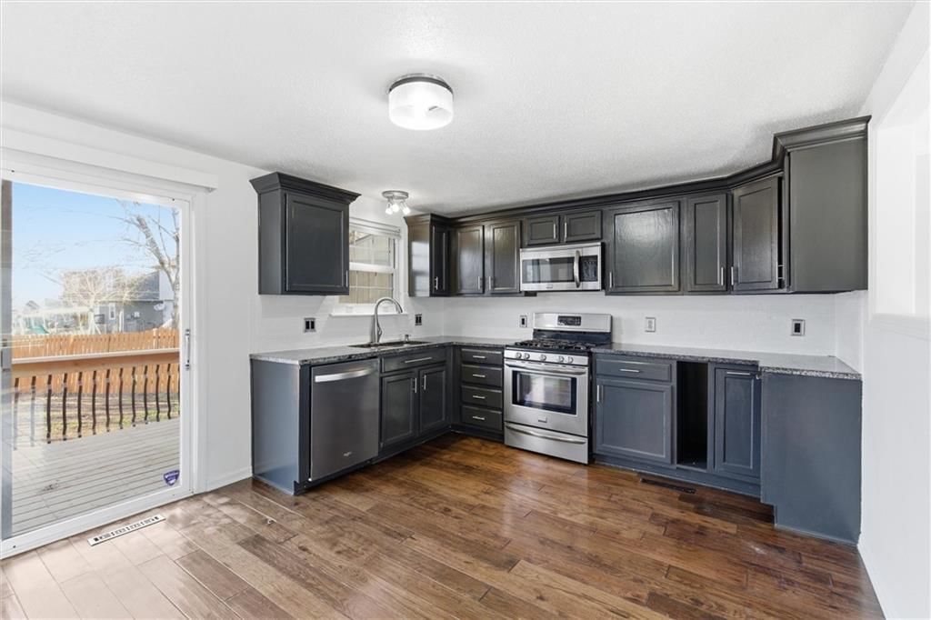610 E Bristol Lane — photo 11