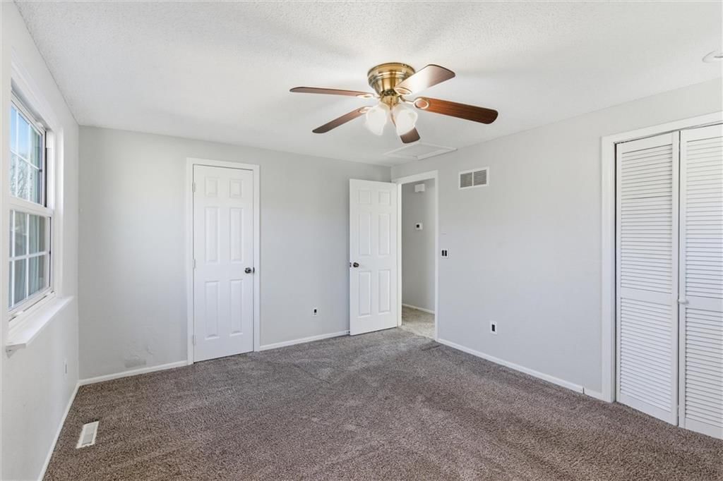 610 E Bristol Lane — photo 18