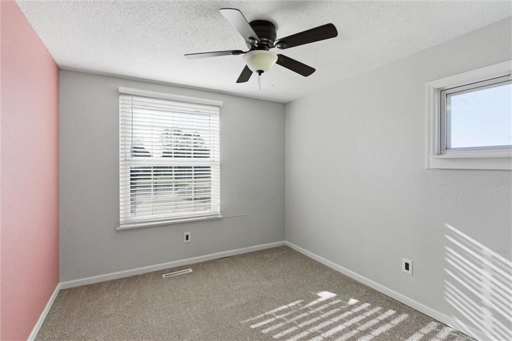 610 E Bristol Lane — photo 20