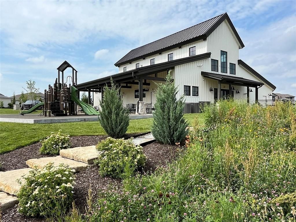 16908 Rosehill Street — photo 39