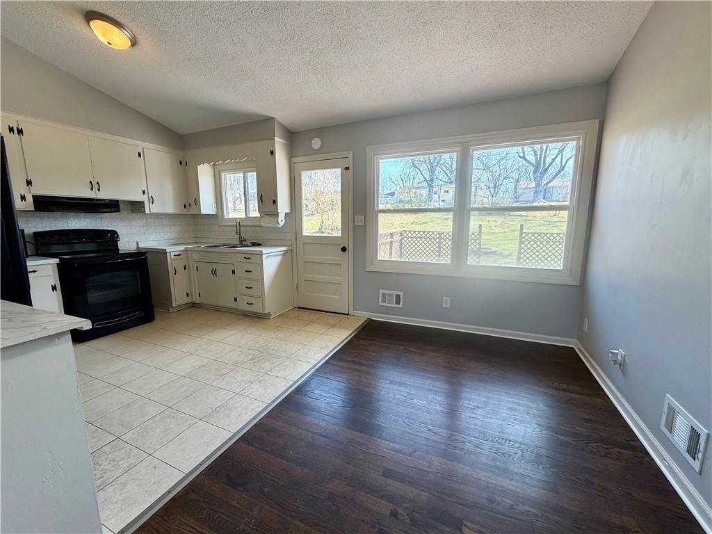 6937 NW Avalon Street — photo 5