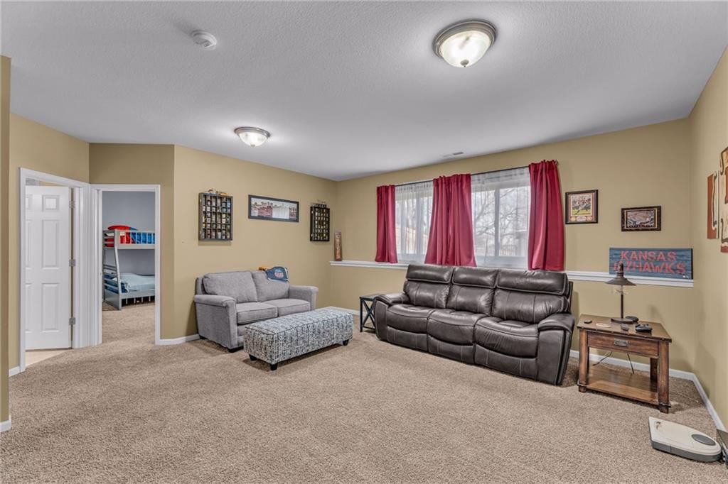 8455 Timber Ridge Street — photo 36