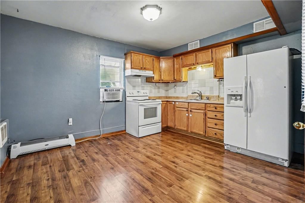 205 E 2nd Street — photo 16