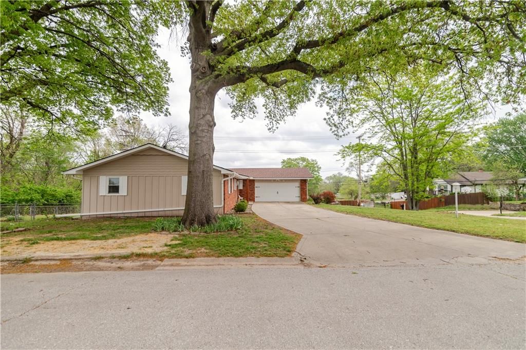 6354 Freeman Avenue — photo 5