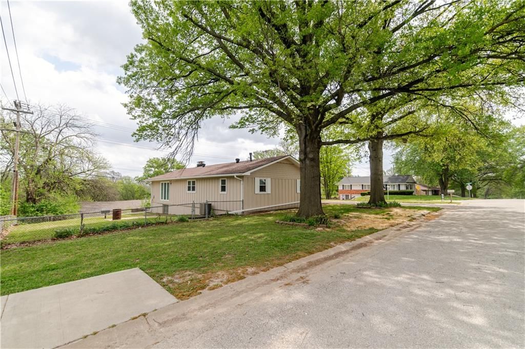 6354 Freeman Avenue — photo 7