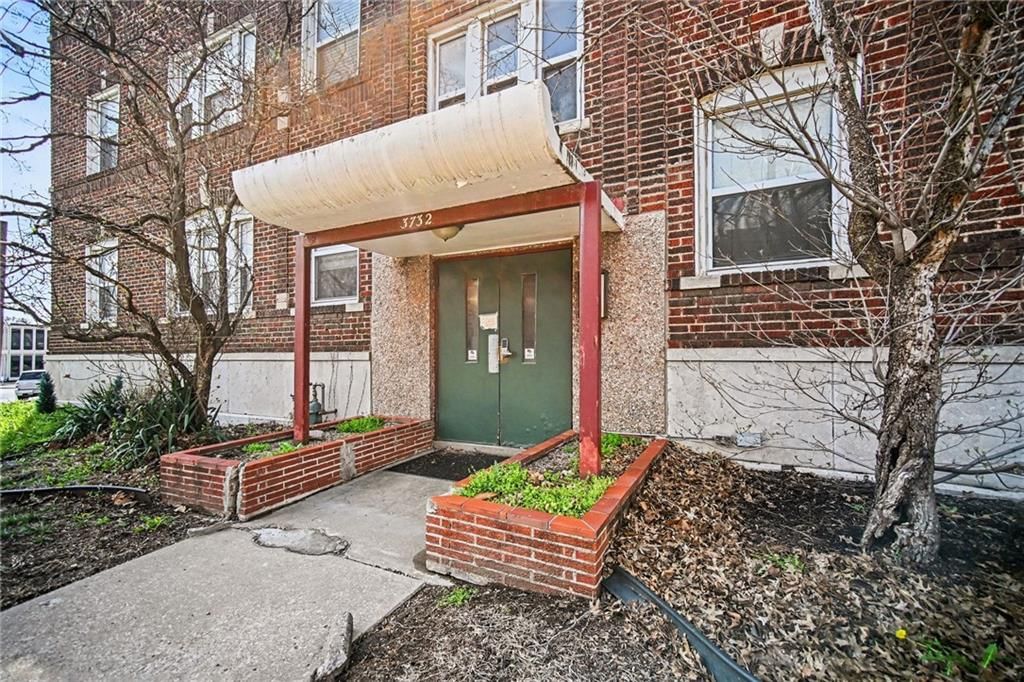 3732 Southwest Trafficway — photo 8