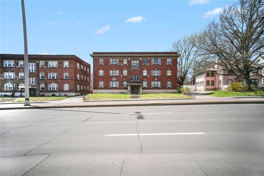 3732 Southwest Trafficway — photo 9