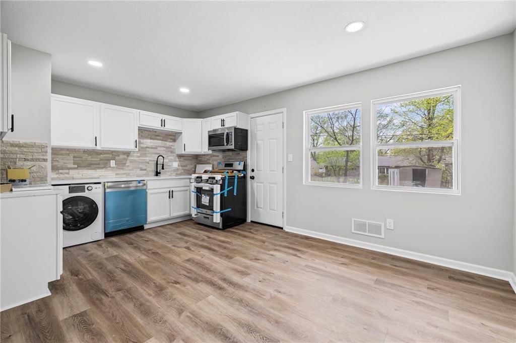 10908 Ewing Avenue — photo 6