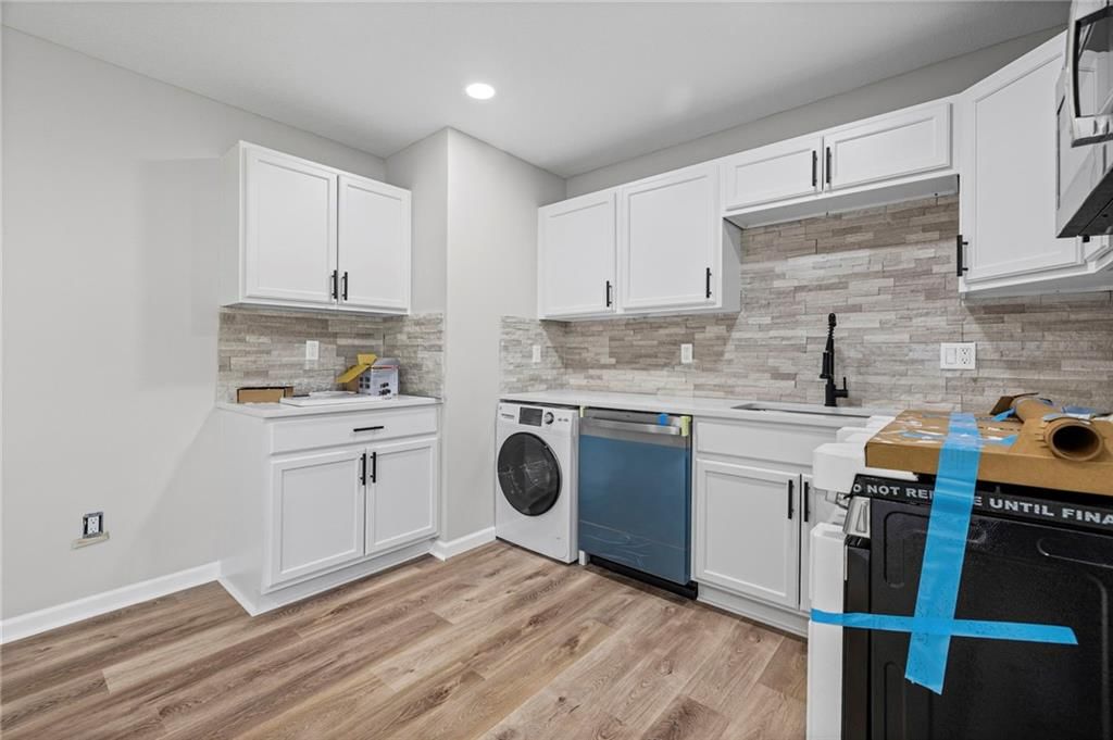10908 Ewing Avenue — photo 11